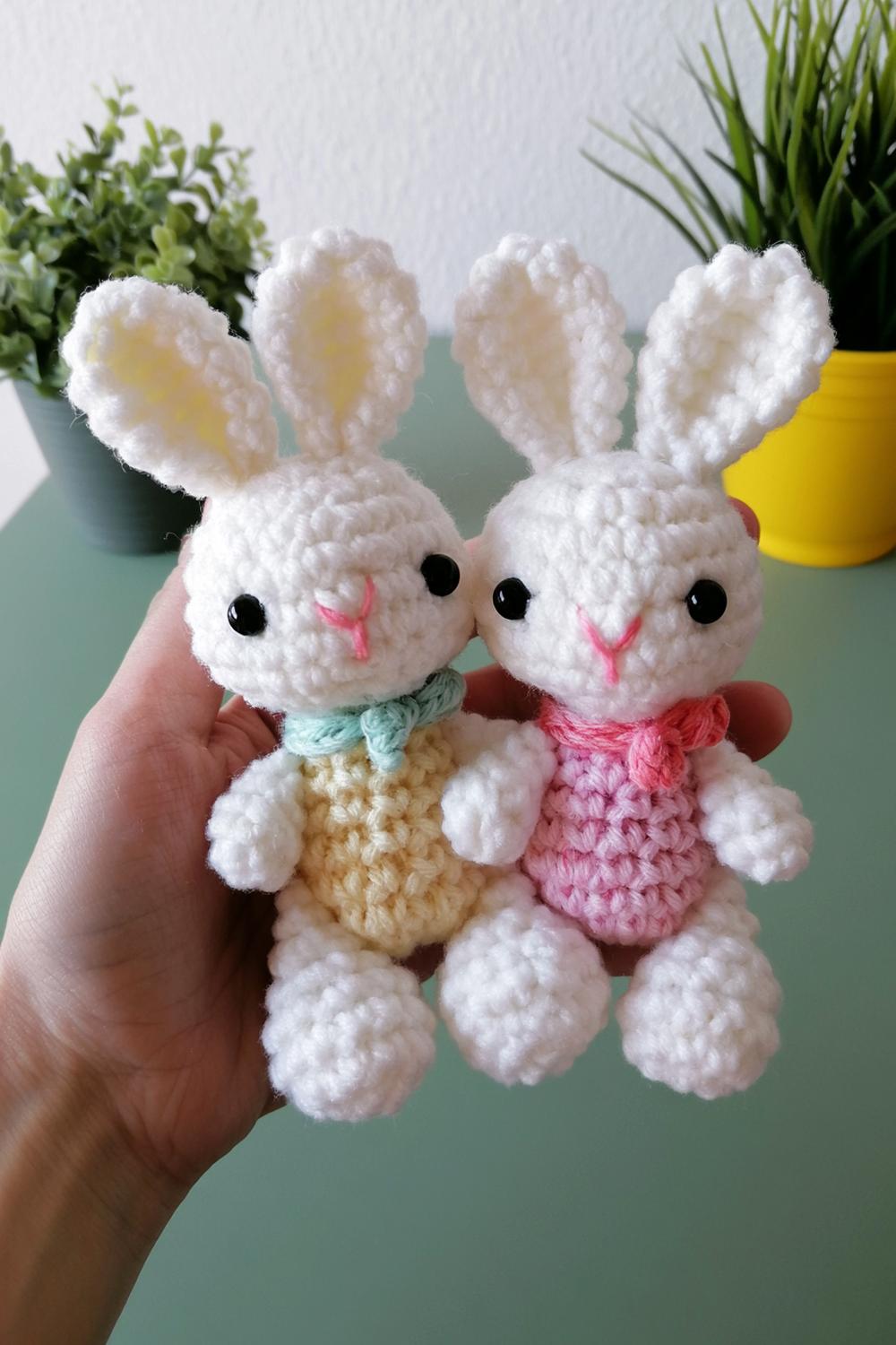 Süße Hasenpärchen in Pastelltönen