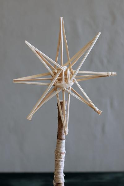 27. Holzstab-Stern für Basteln mit Kindern Weihnachten Holz mit Garnwicklung und asymmetrischem Design