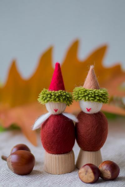 16. Kastanien-Figuren auf Filzsockel für Basteln und Selbermachen Herbst mit Kindern
