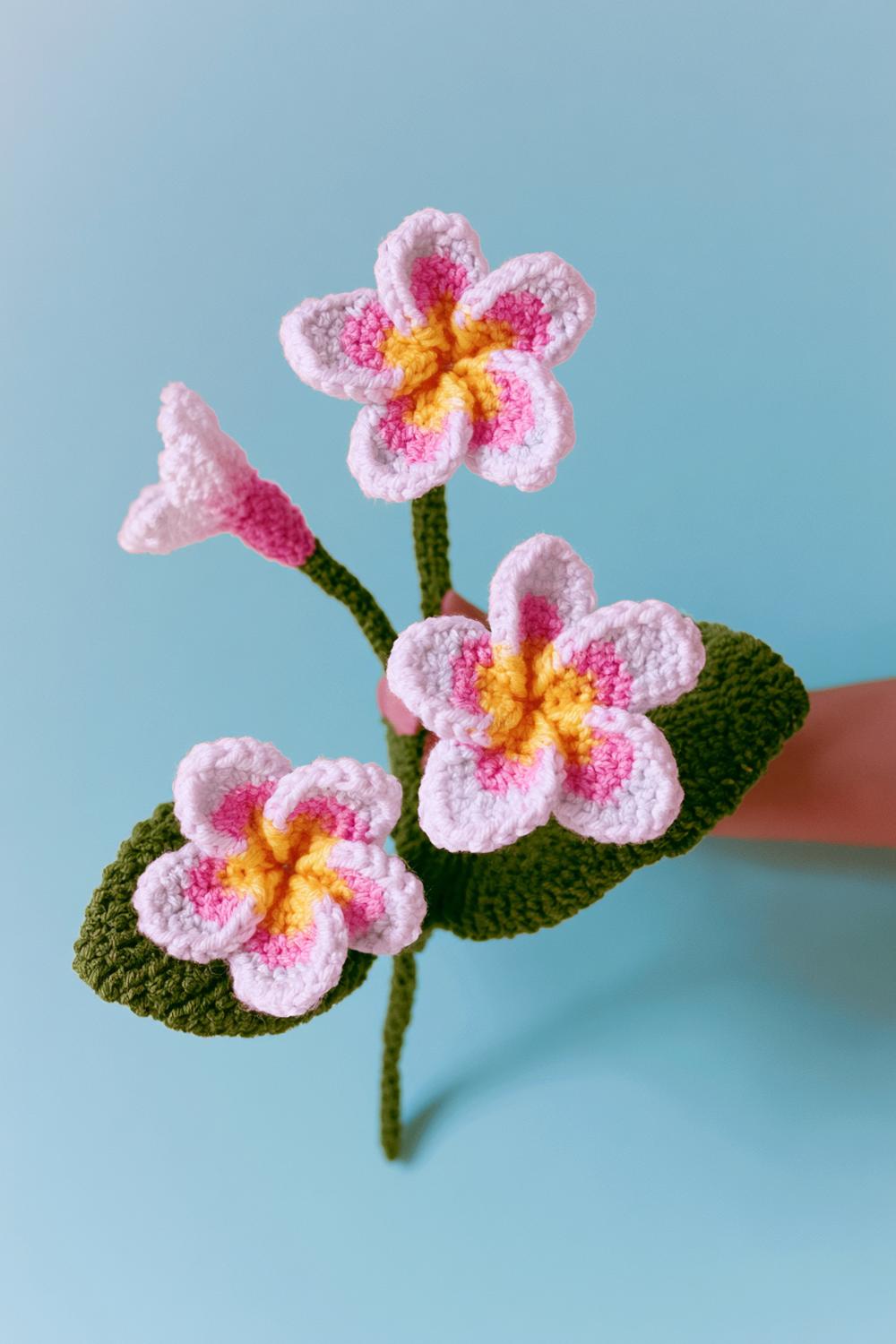 Tropische Plumeria mit Blättern