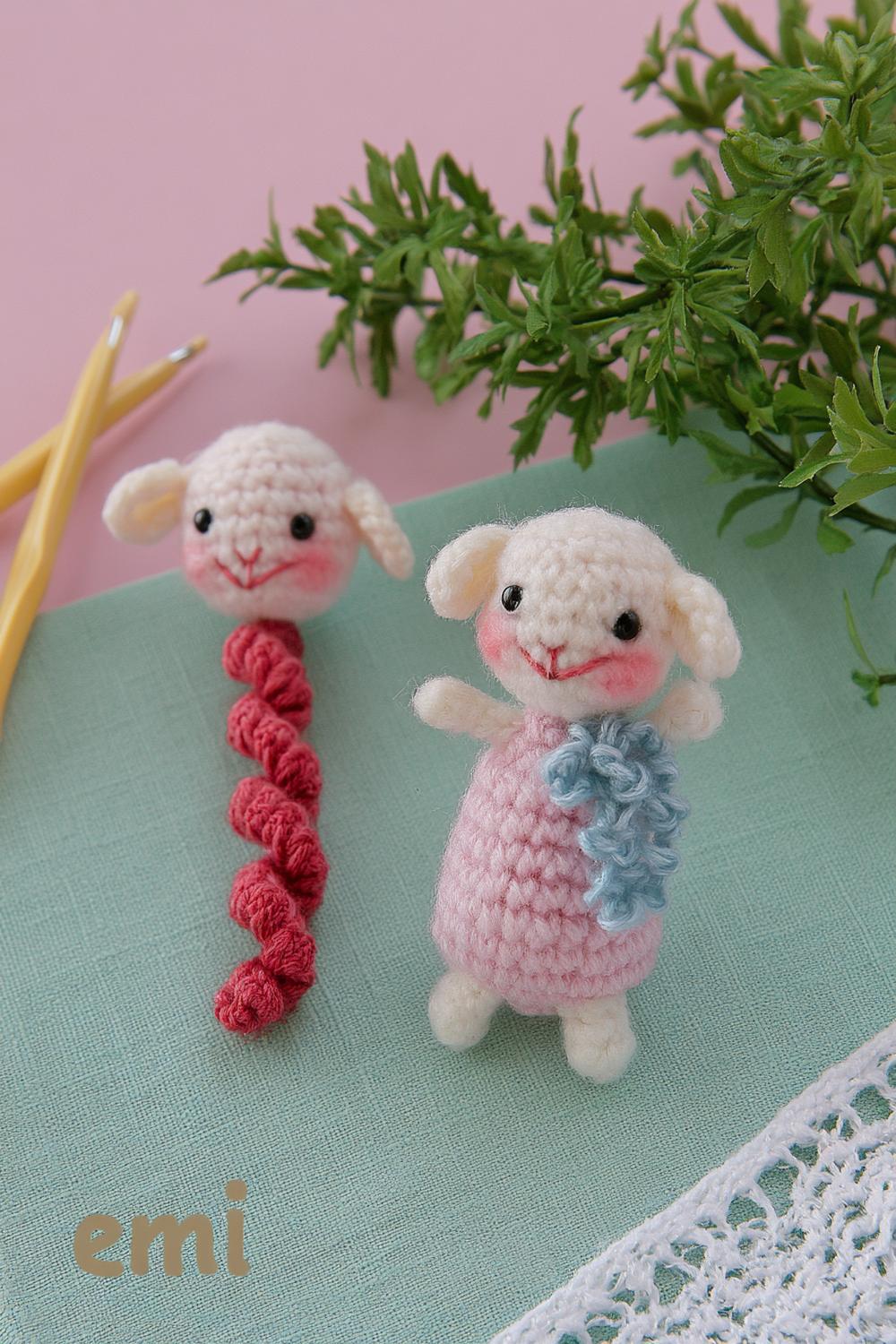 Schäfchen mit bunten Accessoires