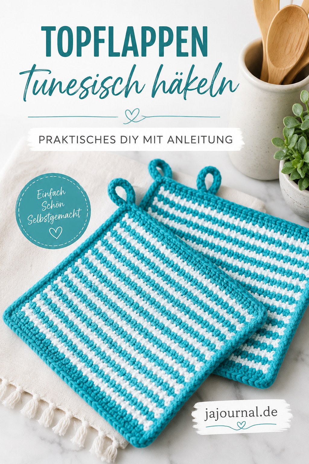Türkis-weiß gestreifte Topflappen aus tunesischer Häkeltechnik für Küche und Anfänger