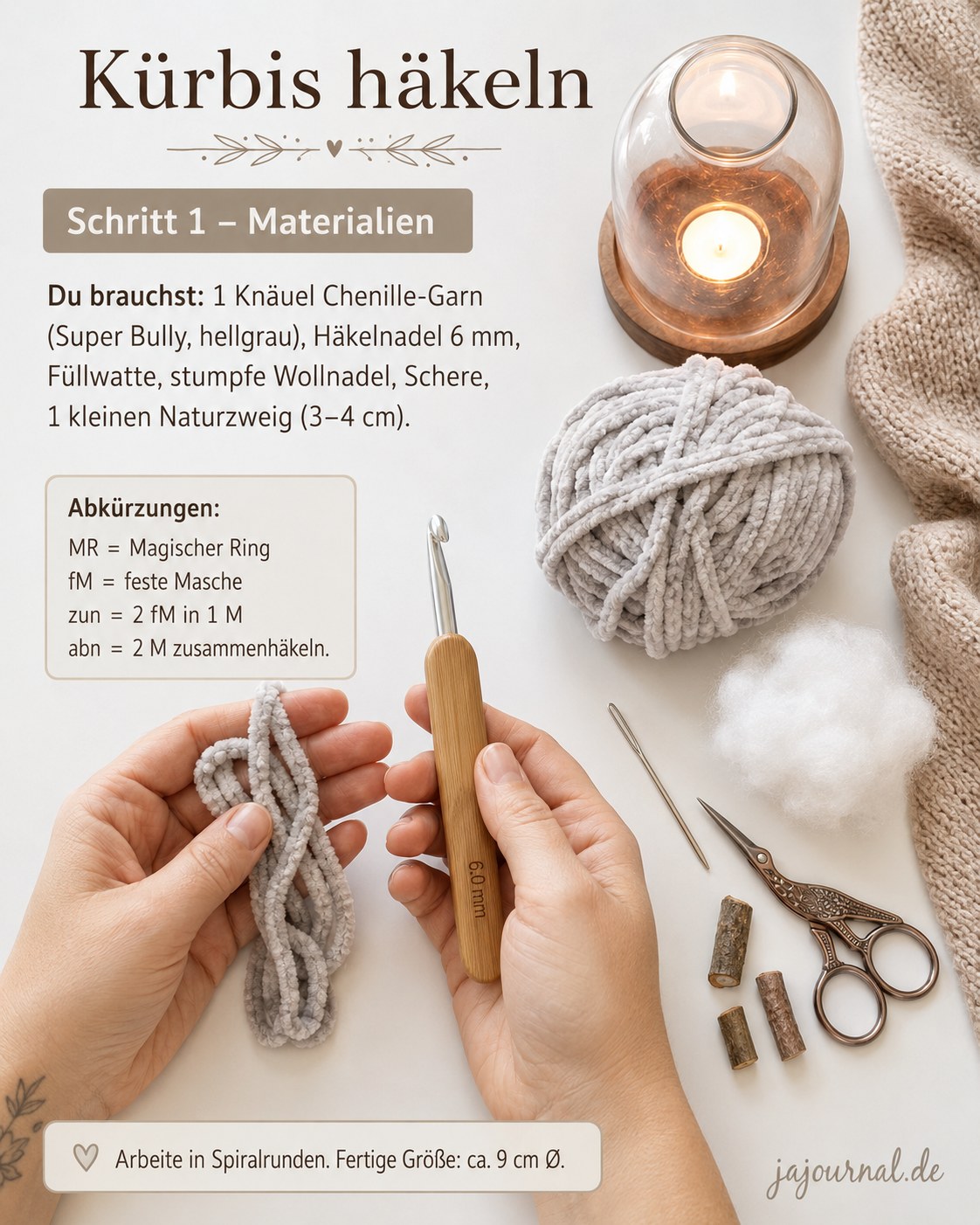 Material für den Kürbis häkeln mit Stiel: Chenille-Garn, Häkelnadel und Naturzweig auf dem Tisch