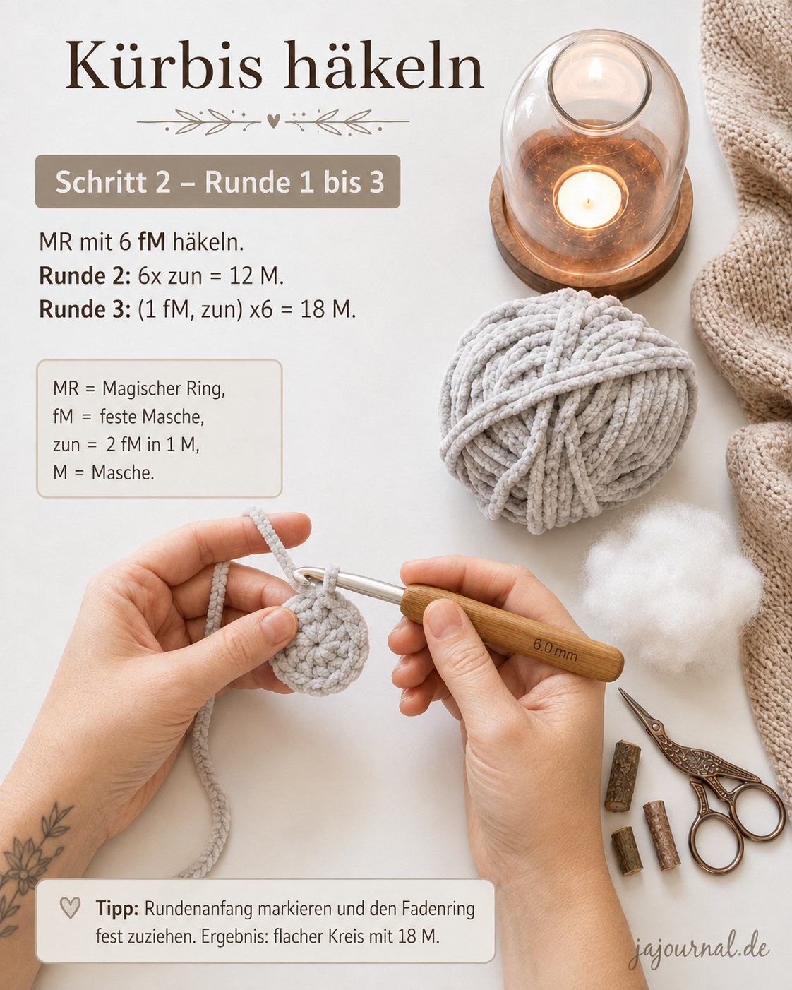 Erste Zunahmerunden beim Kürbis häkeln formen aus dem Magic Ring einen flachen Kreis aus 18 Maschen