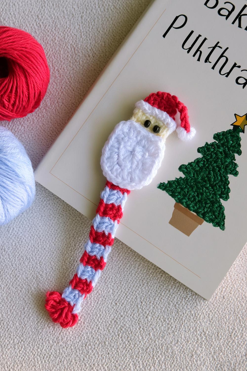Weihnachtsmann mit Zuckerstangenschal