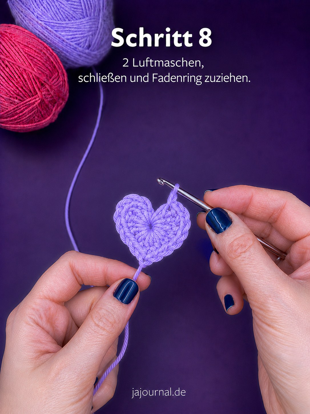 Zwei Luftmaschen schließen die Runde, während der Fadenring des Mini Herzens zugezogen wird