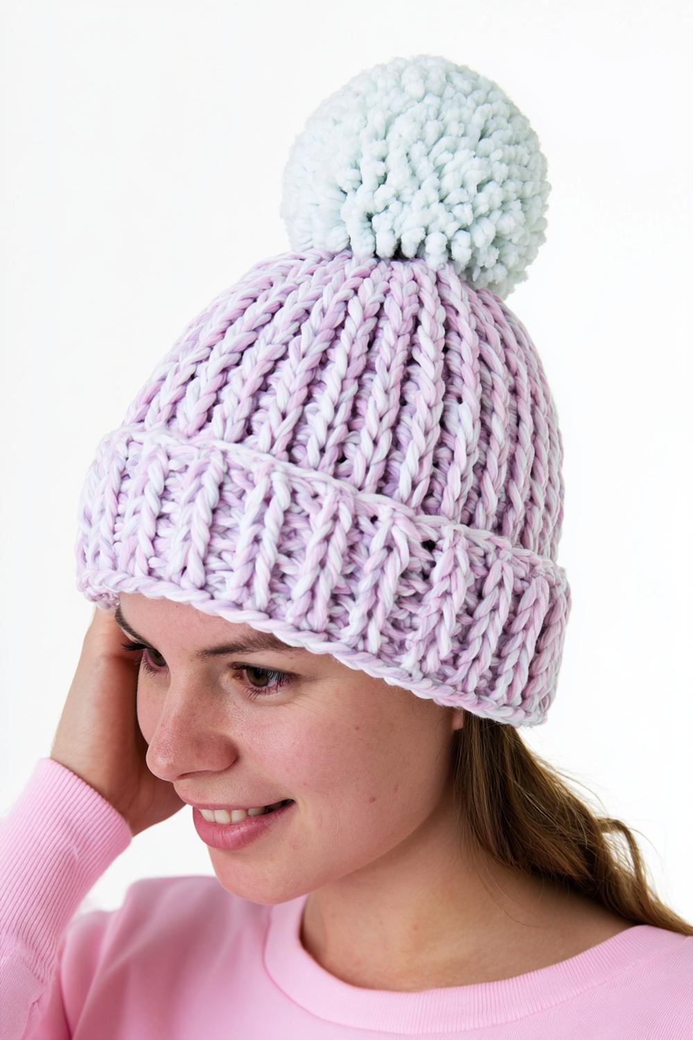 Pastellfarbene Bommel-Beanie