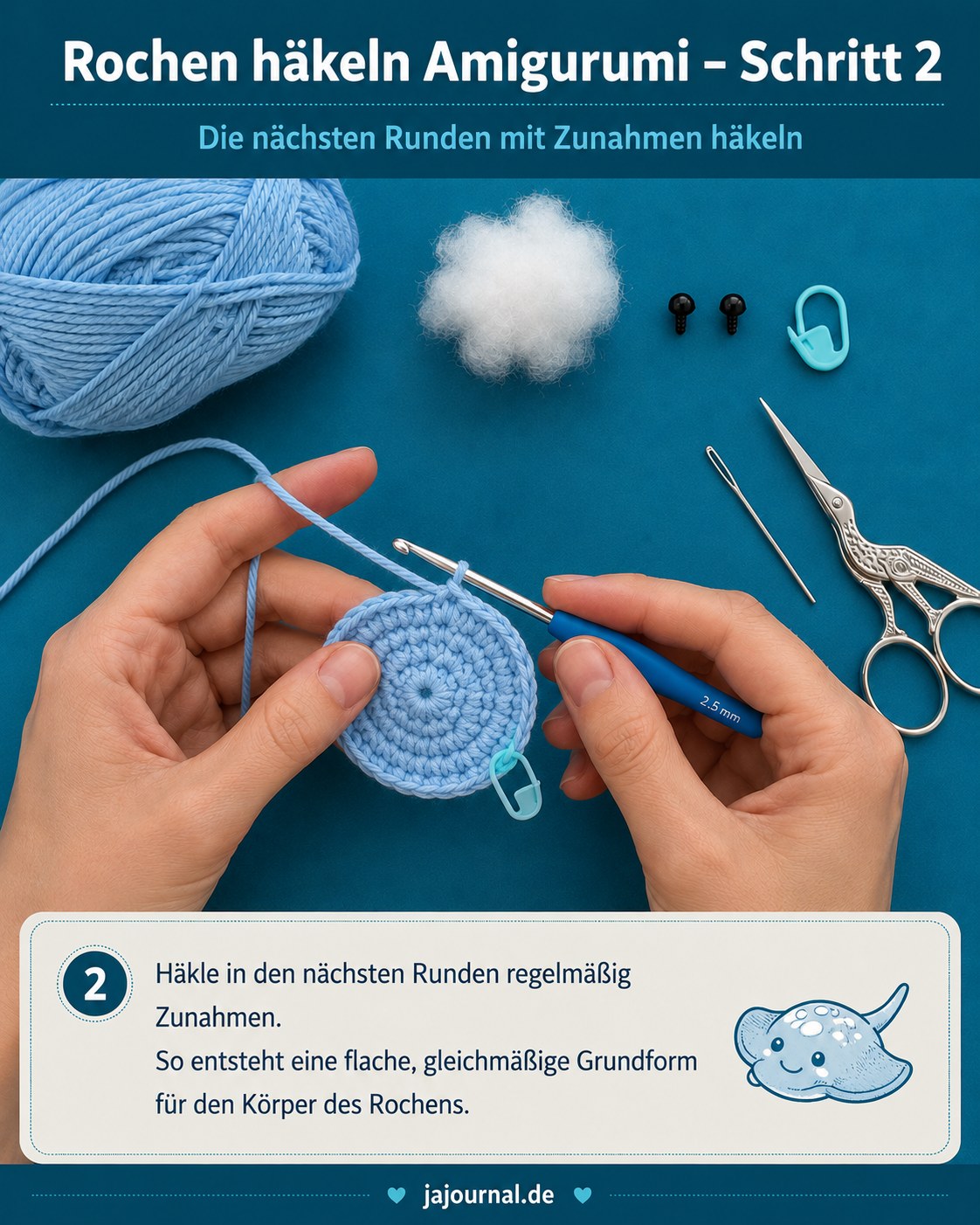 Beim Rochen häkeln entstehen durch regelmäßige Zunahmen die ersten flachen Runden der Grundform