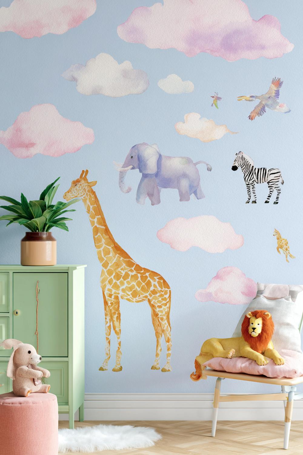 25. Wanddeko ohne Bohren mit Kinderzimmer-Wandstickern: Tiere in Aquarell und Wolken in Pastell