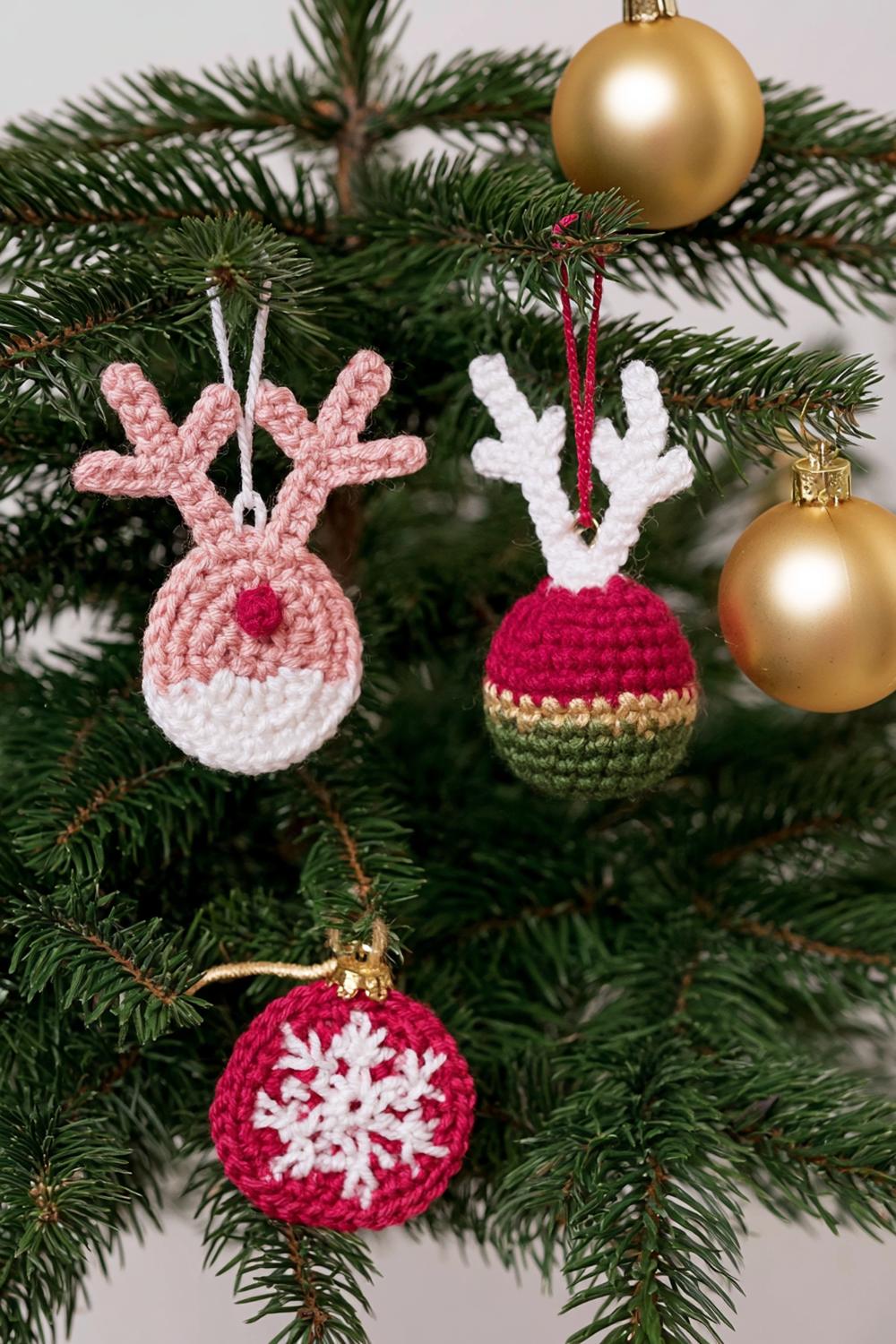 Bunte Rentier-Christbaumkugeln