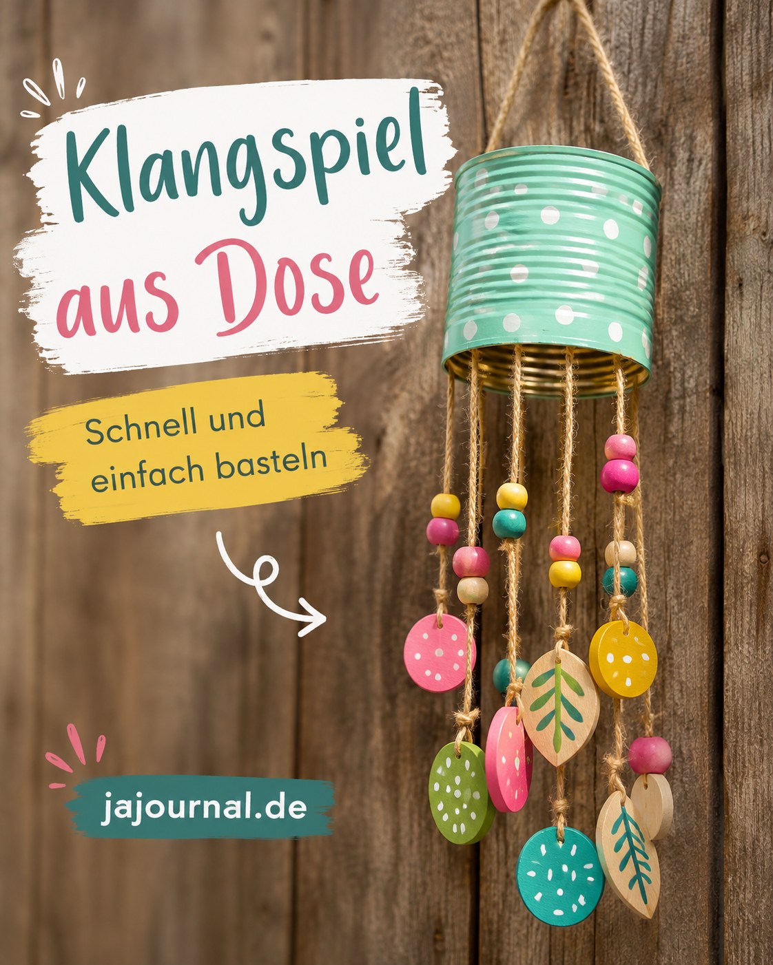 Einfaches Klangspiel aus einer bemalten Dose mit Holzperlen und Holzblättern zum Selberbasteln